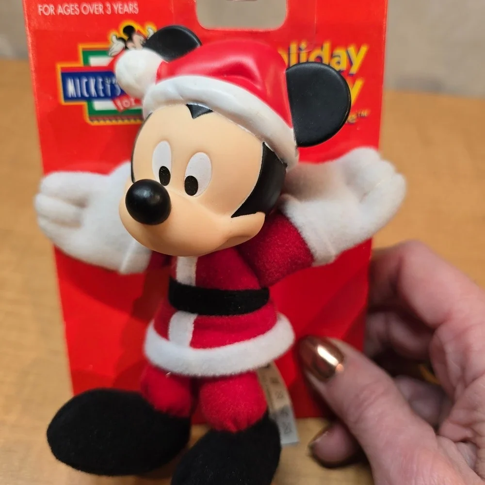Holiday‎ Mickey Mouse Walt Disney Santa CUDDLY COLLECTIBLE New Plush Gift